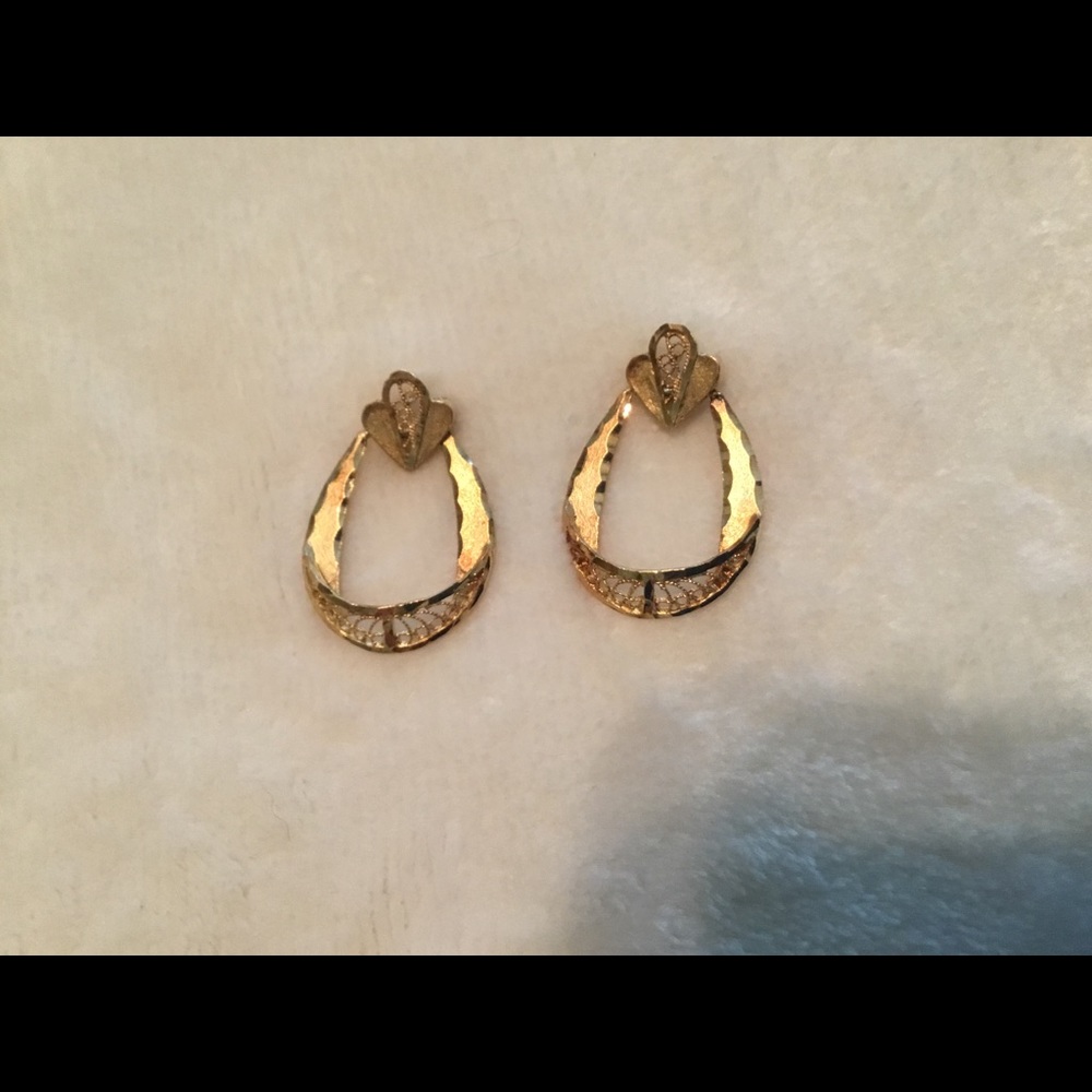 14 kt yellow gold door knocker earrings.